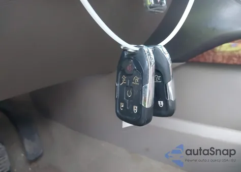 2017 Chevrolet Suburban Premier из США, поврежденный, VIN 1GNSKJKC4HR212415